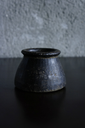 SOLD > black stone small pot
